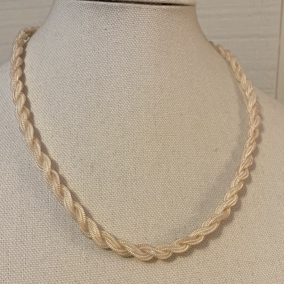 Fascinating unique twisted bead coil necklace - Picture 3 of 5